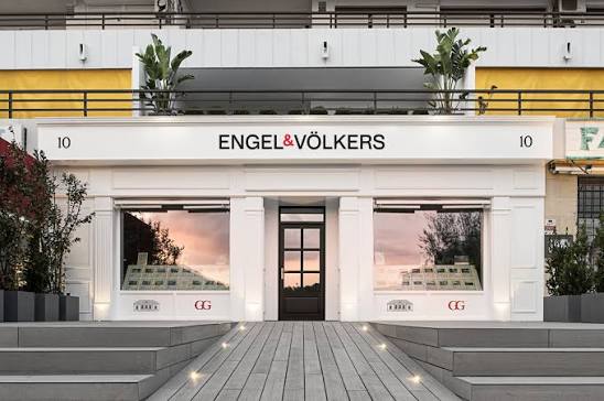 An Engel & Völkers shop welcoming clients from the street